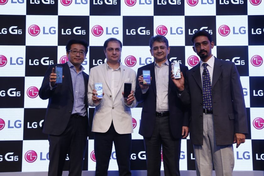 LG officials at the launch of LG G6