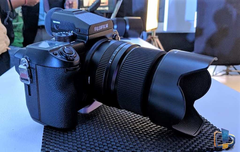 Fujifilm GFX50s Right View